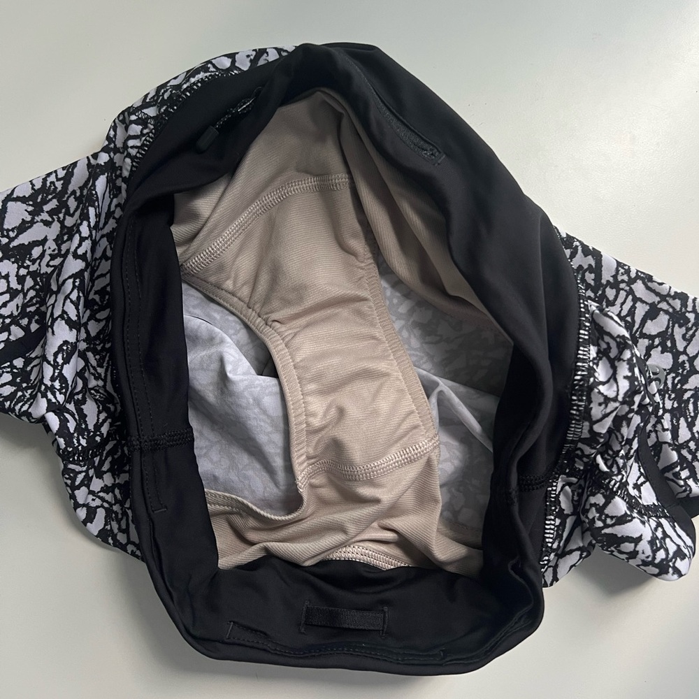 LULULEMON Speed Up Shorts 2.5” - Picture 3 of 4